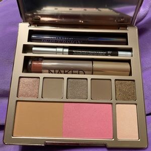 Urban decay Naked “On The Run”